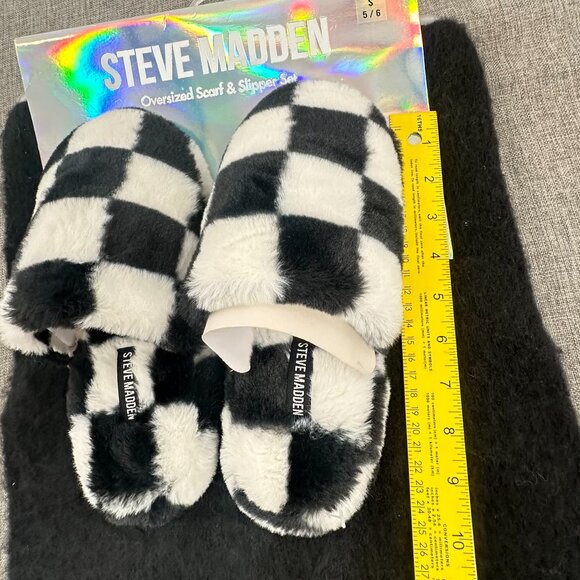 NEW! Steve Madden Gift Ser Oversized Scarf &‎ Slipper Set Shoe Size Small 5/6 - Picture 6 of 11